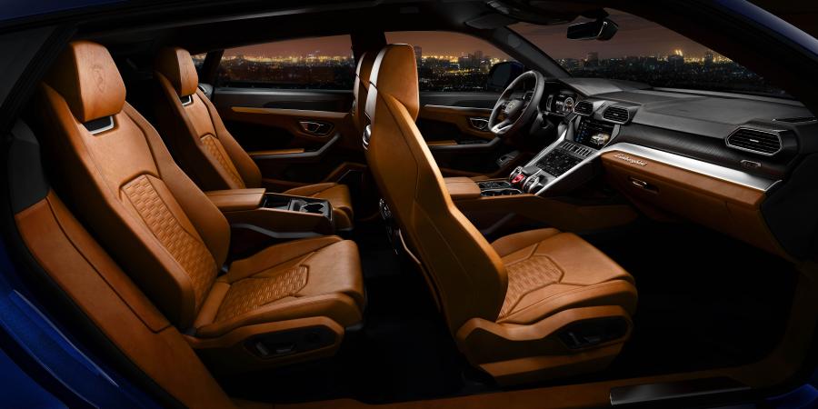 Интерьер Lamborghini Urus Off-Road Package 2018 года  (WW) (фото 4 из 15)